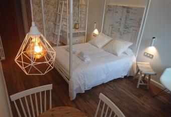 Hotel San Nikolas Sea Views allows 18 year olds to book a room