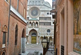 Hotel Duomo Cremona has Balcony rooms