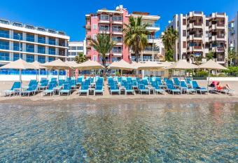 Kahveci Alibey Luxury Concept has Balcony rooms