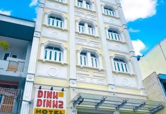     nh     nh 2 Hotel allows 18 year olds to book a room