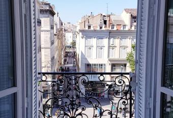 H  tel Saint Louis - Vieux Port has Balcony rooms