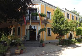 Gasthof-Pension Weisz-Artner has Balcony rooms