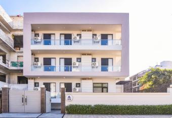 Royal Residence Golf View Road has Balcony rooms