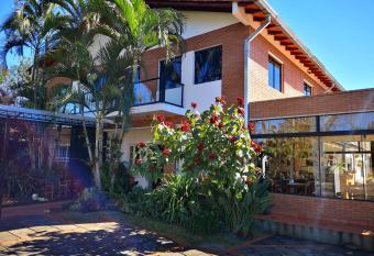 Las Orquideas Parque Hotel allows 18 year olds to book a room