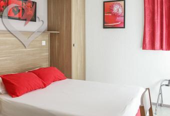 HOTEL RESTAURANT OLYMPE has Balcony rooms