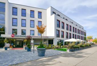 Best Western Plus Parkhotel & Spa Cottbus allows 18 year olds to book a room