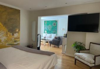 Espl  ndido dormitorio en Suite allows 18 year olds to book a room