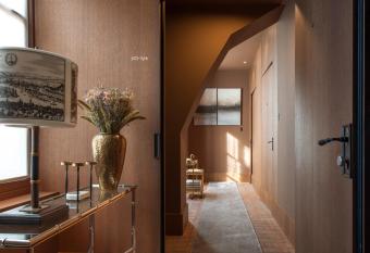 Cour des Vosges - Evok Collection has rooms with a private hot tub