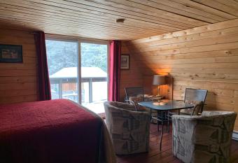 L'Auberge Refuge du Trappeur has Balcony rooms