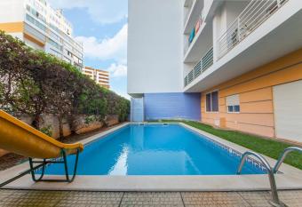 B44 - Alto do Quintao Central Apartment has Balcony rooms