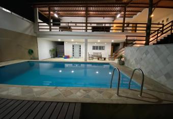 Residencial L  pulos allows 18 year olds to book a room