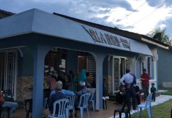 Villa Ungu Homestay has Balcony rooms