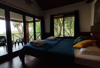 Mugilu has Balcony rooms