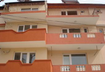 Kupenova Guest House has Balcony rooms