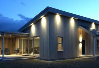 Executive Lakeside Lodge at Mullans Bay has Balcony rooms