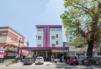 Hotel Barkah RedPartner allows 18 year olds to book a room