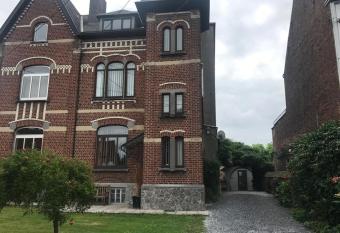 Le Buis allows 18 year olds to book a room