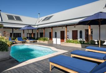 Bosjes - Herehuis allows 18 year olds to book a room