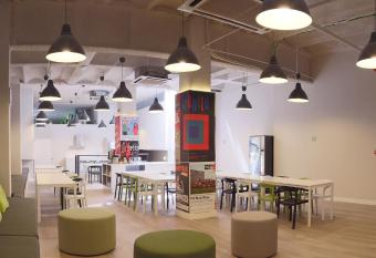 Hola Hostal Eixample allows 18 year olds to book a room