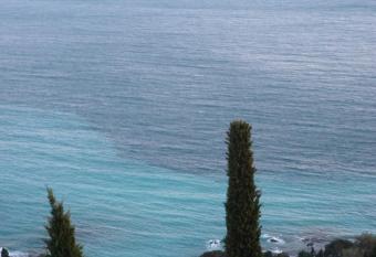 Triplex entre ciel et mer allows 18 year olds to book a room