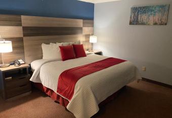 Garnett Hotel & Rv Park has rooms with a private hot tub