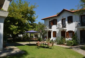 Villa Molos has Balcony rooms