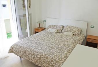 Residence Monica Riccione has Balcony rooms