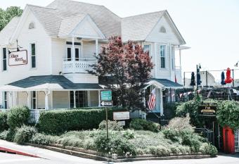 Dickson Street Inn has Balcony rooms