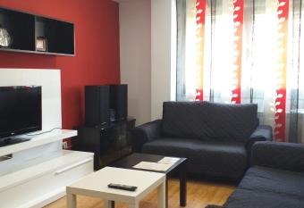 Apartamento Los Lirios Logro  o allows 18 year olds to book a room
