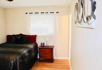 Private Room at Home near IAD-Sterling has Balcony rooms