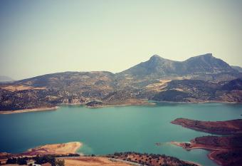 Casa Maria allows 18 year olds to book a room