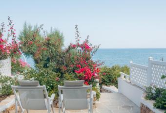 Villa Glaros has Balcony rooms