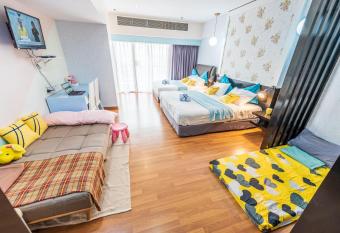 Exclusive Family Suites 5-6 Pax @ Sunway Pyramid has Balcony rooms