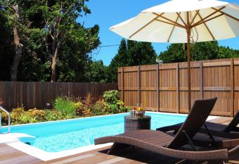 Villa Piscine SESOKO                             -SEVEN Hotels and Resorts- allows 18 year olds to book a room