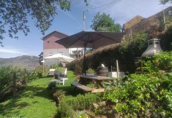 Cantinho do Pr  stimo has Balcony rooms