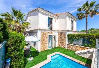 Bahamas 2 has Balcony rooms