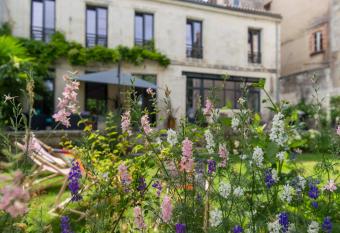 Escale Rochelaise B&B, SPA bain nordique et sauna tonneau allows 18 year olds to book a room