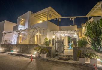 Cyclades Studios has Balcony rooms