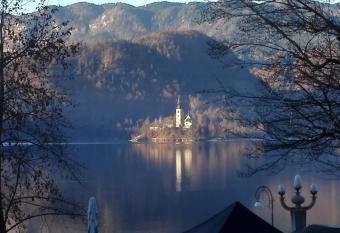 APARTMA CARNICA has Balcony rooms