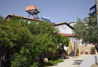 Cairwan Hotel allows 18 year olds to book a room