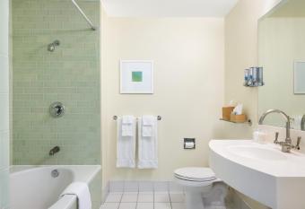 Acqua Hotel has rooms with a private hot tub