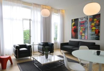 Leopold5 Luxe-Design Apartment has Balcony rooms