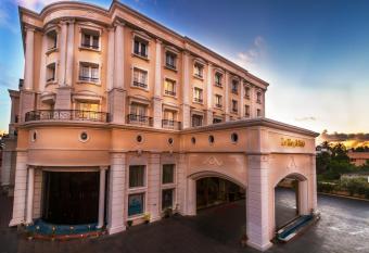 Hotel Le Royal Park has Balcony rooms