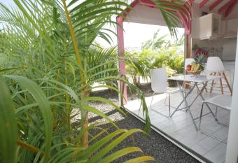 Gites Fleurs d abeilles allows 18 year olds to book a room