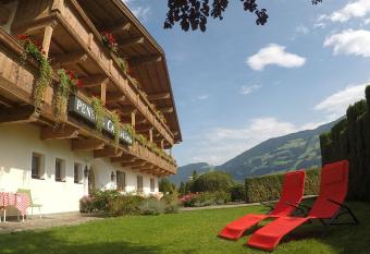 Sportpension Christina by PiaundDirk has Balcony rooms