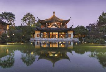 Four Seasons Hotel Hangzhou at West Lake has Balcony rooms