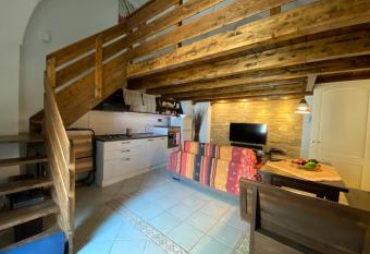 B&B Isola Dello Stampatore has rooms with a private hot tub