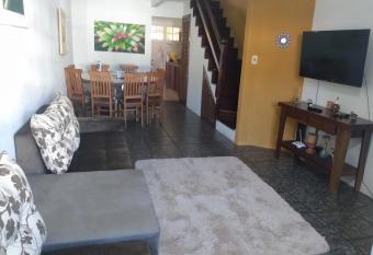 Casa Brom  lia, a 15 minutos a p   do centro hist  rico! allows 18 year olds to book a room