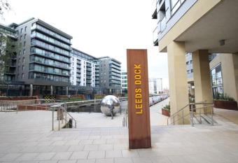 Leeds Dock Apartment has Balcony rooms