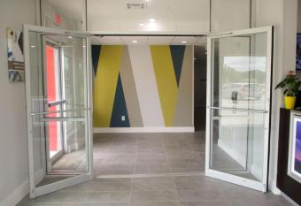 Studio 6 Port Allen, La - Baton Rouge I-10 allows 18 year olds to book a room